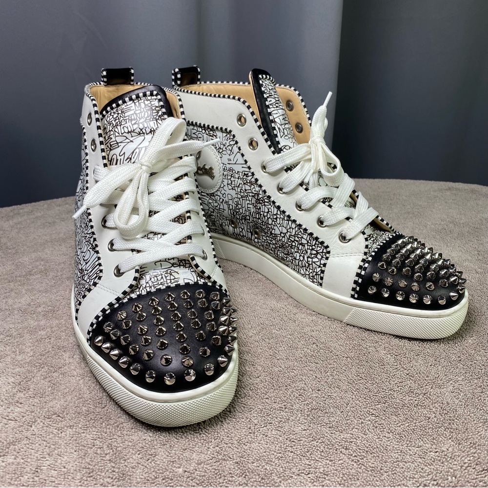 Men’s Christian Louboutin graffiti high top sneaker trainer. Size 42 (US Men’s 9
